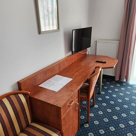Hotel Hoyers In Pinneberg Prisdorf ภายนอก รูปภาพ