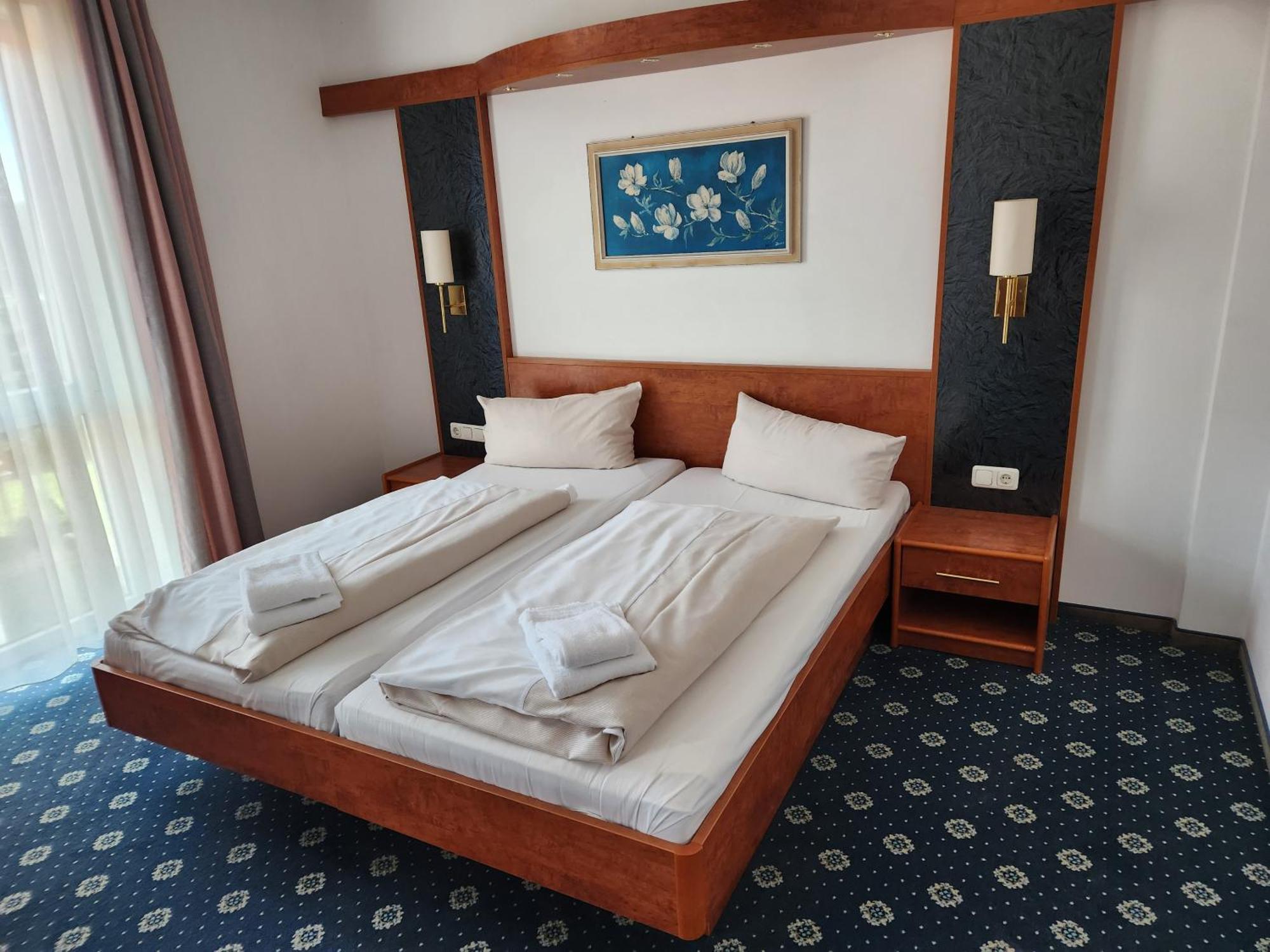 Hotel Hoyers In Pinneberg Prisdorf ภายนอก รูปภาพ