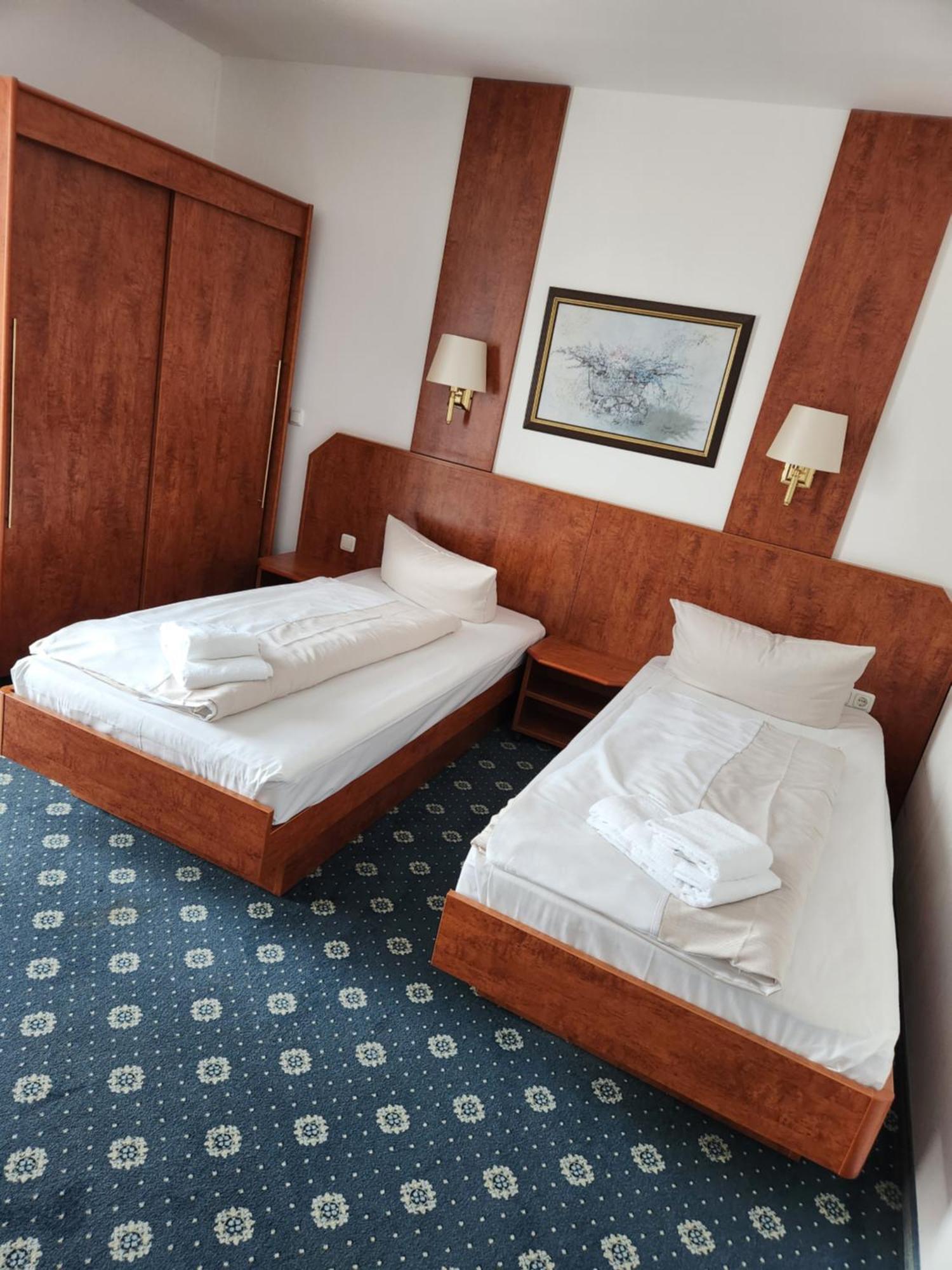 Hotel Hoyers In Pinneberg Prisdorf ภายนอก รูปภาพ