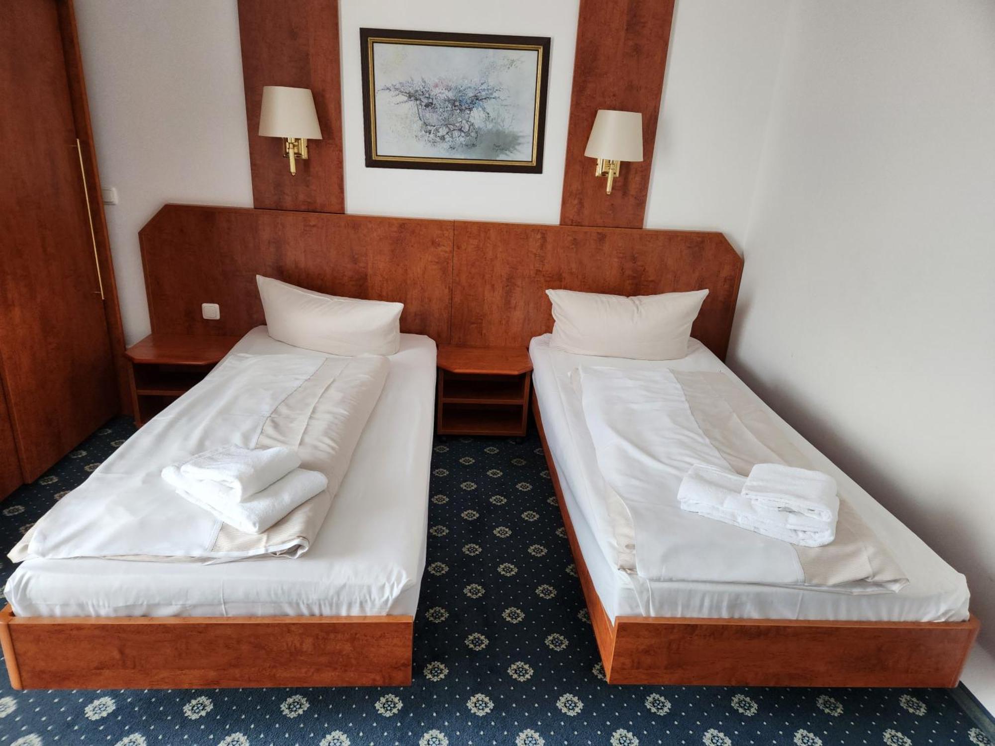 Hotel Hoyers In Pinneberg Prisdorf ภายนอก รูปภาพ